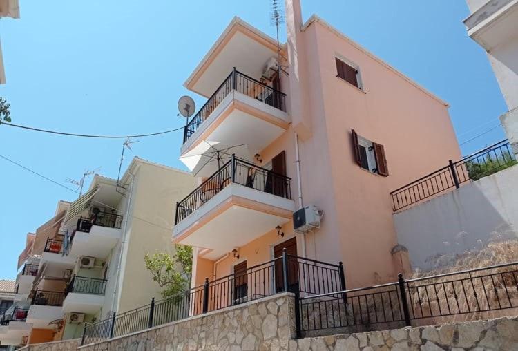 Hermes Holiday Home In The Port Of Sivota Exterior photo